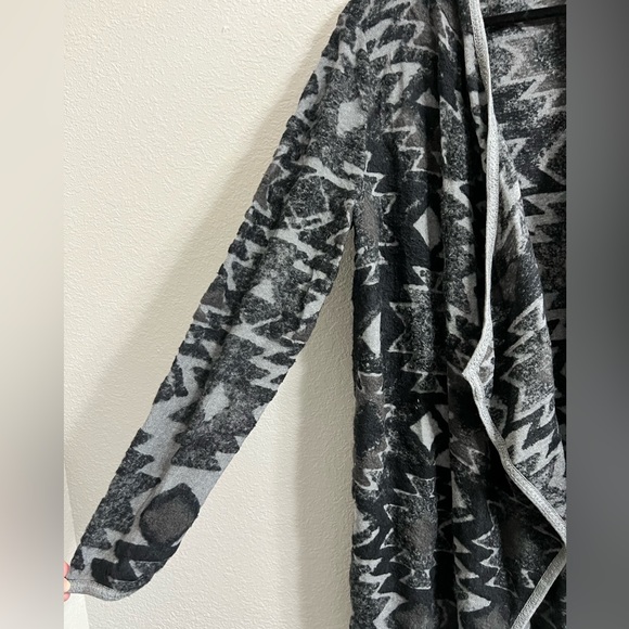 Lucky Brand Women’s Aztec Waterfall Open Cardigan - Picture 4 of 7